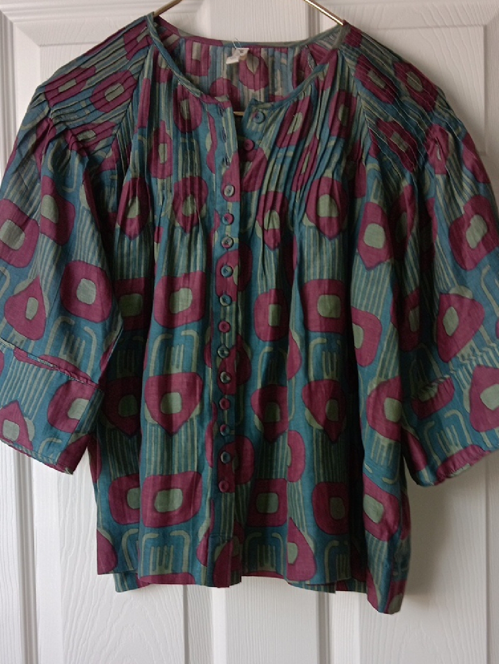 MIRTH..NEW..BUTTON DOWN BLOUSE..SMALL